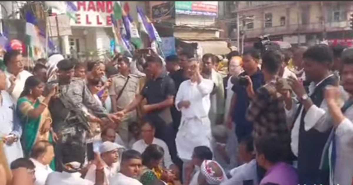 बिहार : रालोजद के नेता उपेंद्र कुशवाहा का राजभवन मार्च, कहा, जातीय गणना की रिपोर्ट अव्यवहारिक